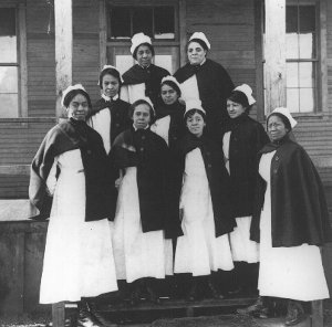 [women_wwi/african_american_army_nurses.jpg]